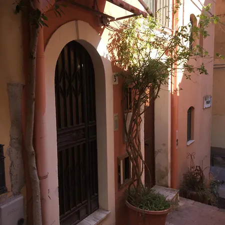 Tiny House In The Heart Of Apartment Taormina